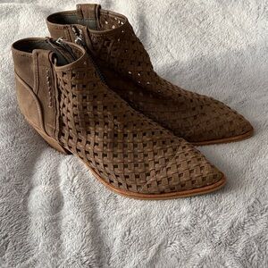 VGC Women’s Dolce Vita Brown Nubuck Woven Ankle Booties size 9